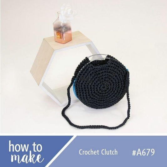 A679 Crochet Clutch