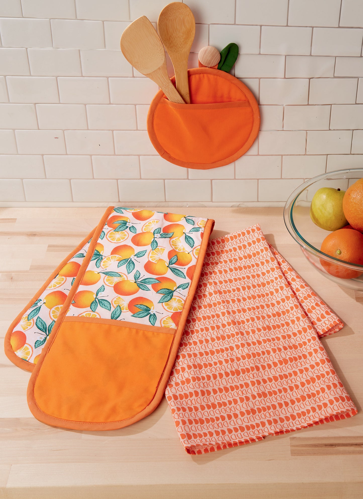 McCall's M8234 Child/Miss Apron Accessories