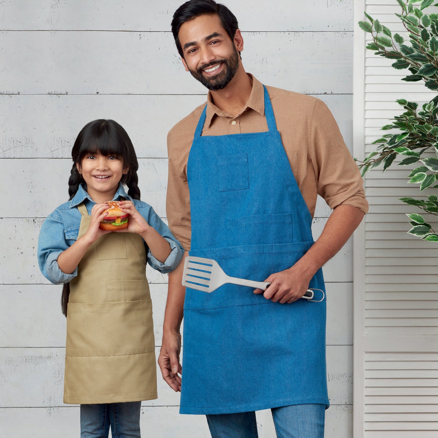 Simplicity Pattern 9301 Kids' & Adults' Aprons