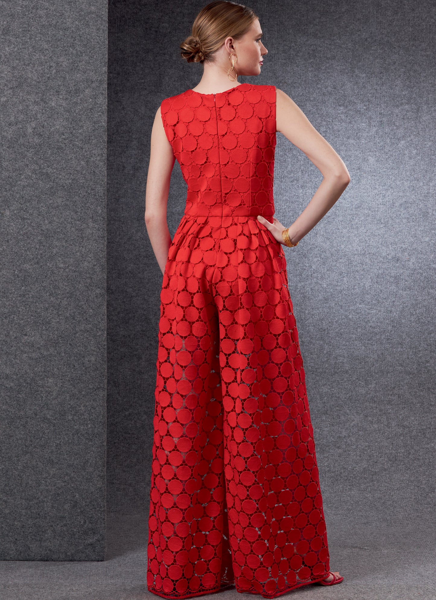 Vogue Pattern V1806  Misses' & Misses' Petite Jumpsuit