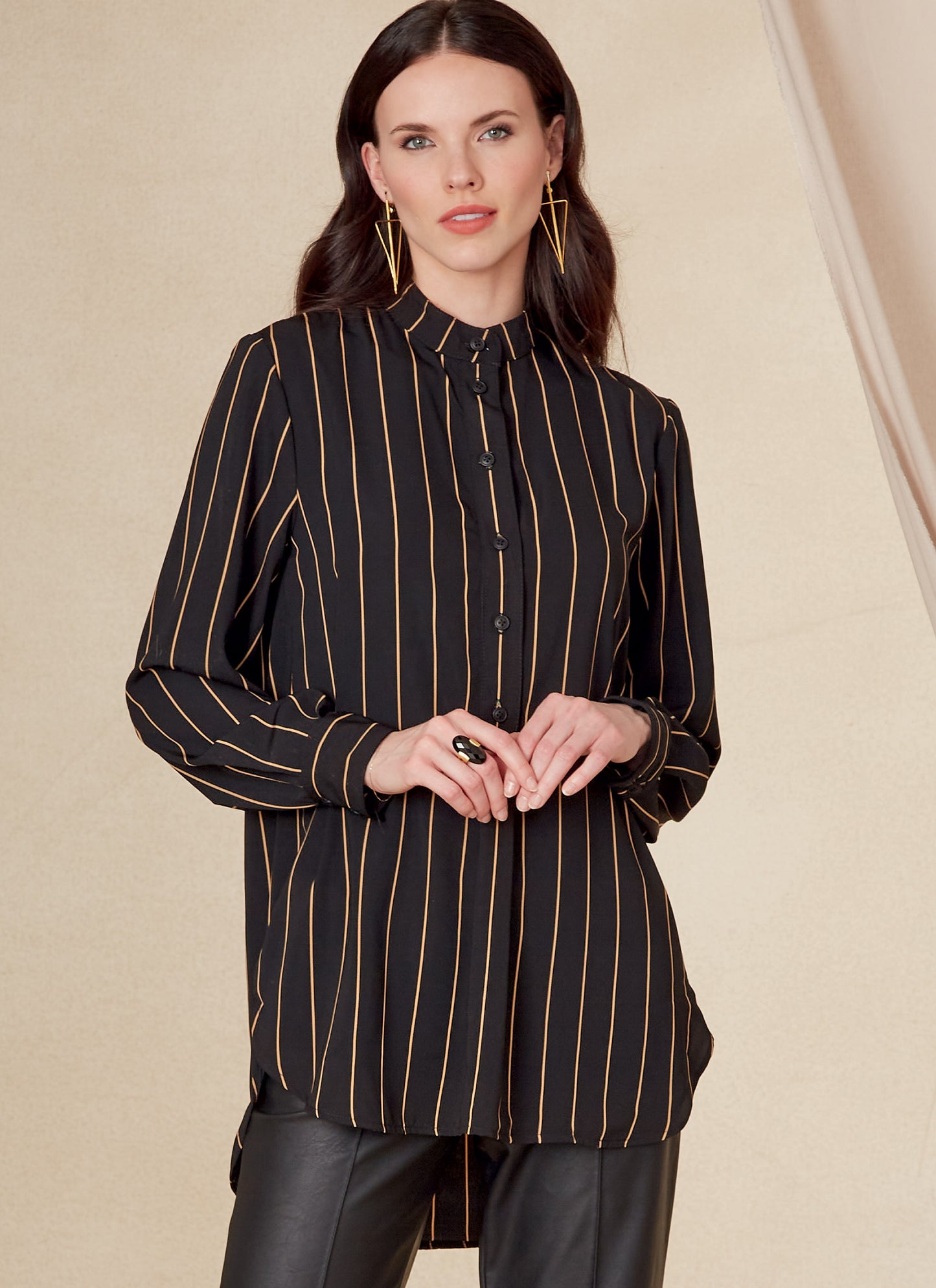 Vogue Pattern V1823  Misses' and Misses' Petite Shirt