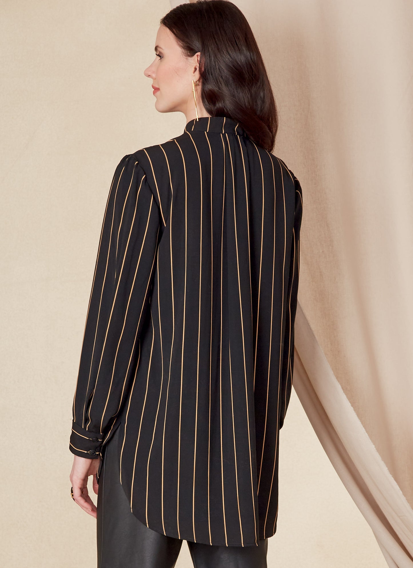 Vogue Pattern V1823  Misses' and Misses' Petite Shirt